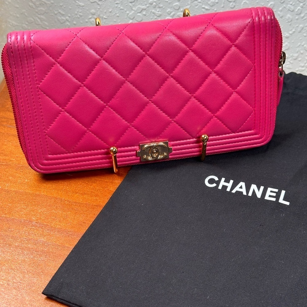 CHANEL le Boy Medium Gusset Zip Around Wallet Black Caviar Leather
Gold CC HW - Picture 2 of 8